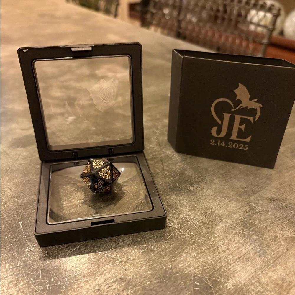 NWOT, decorative‎ polyhedral 20-sided die